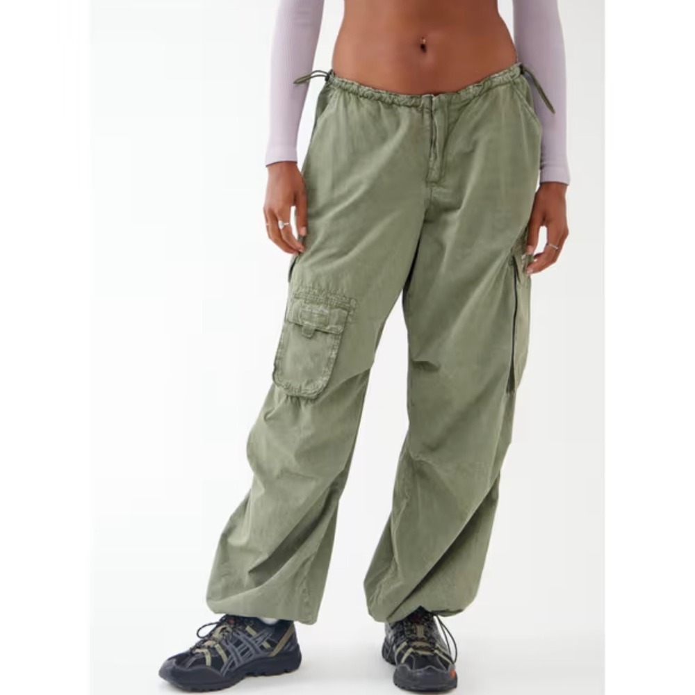Women's Olive Green Cargo Pants - Casual Utility Style - Picture 3 of 15